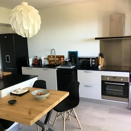 Avec Terrasse Vue A 57 M² Proche Plages *